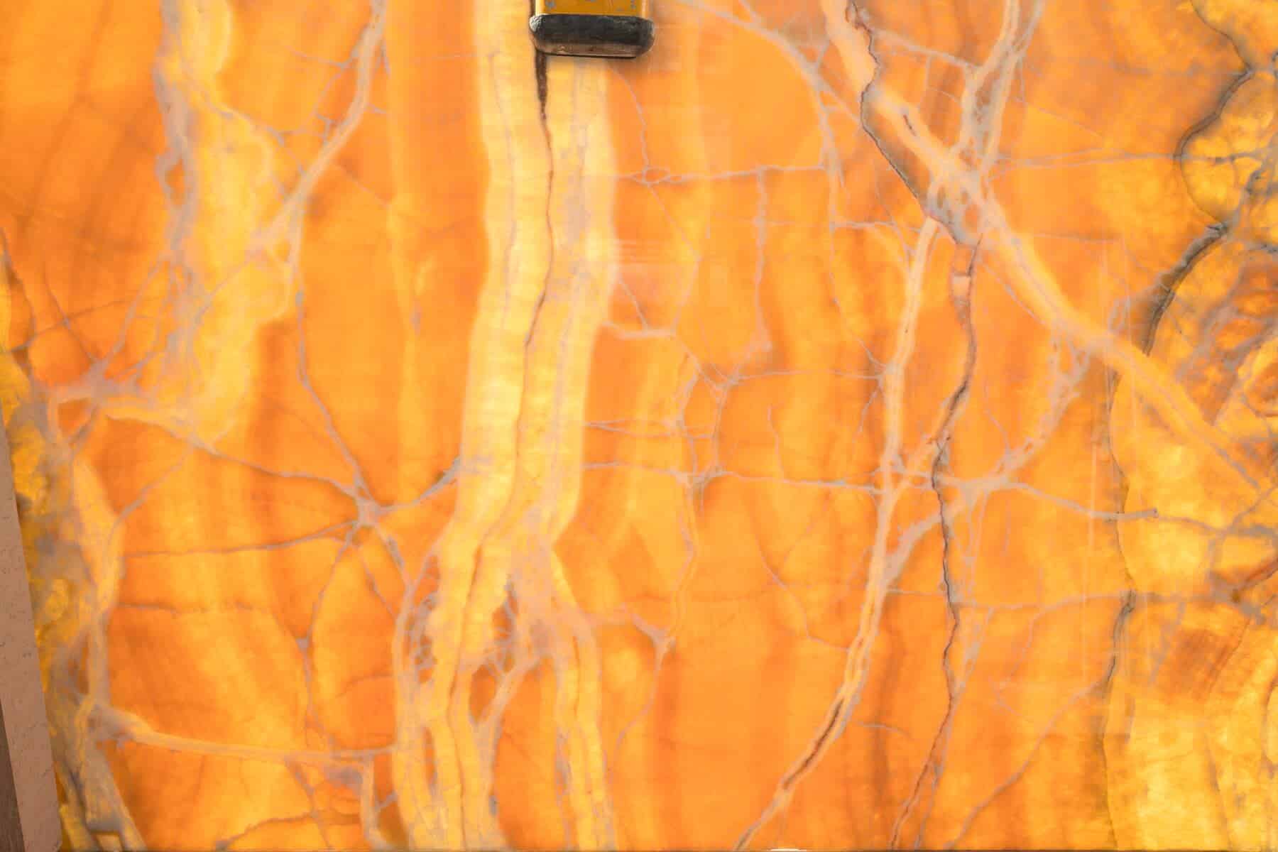Yellow Onyx podsvietený