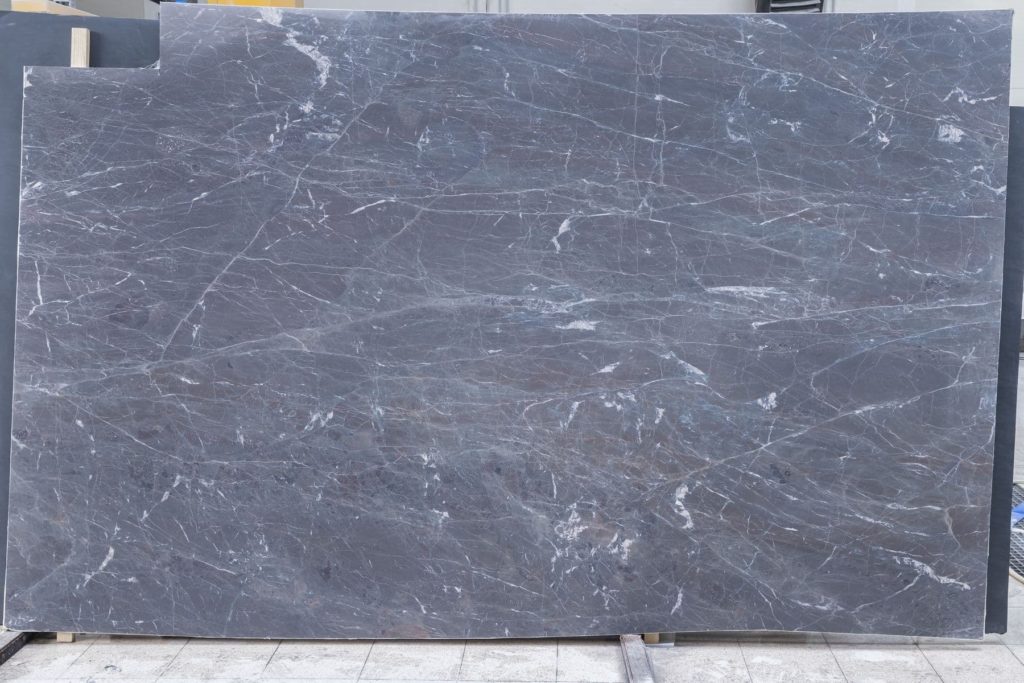Kvarcit Breccia Imperiale s povrchovou úpravou Leather skin