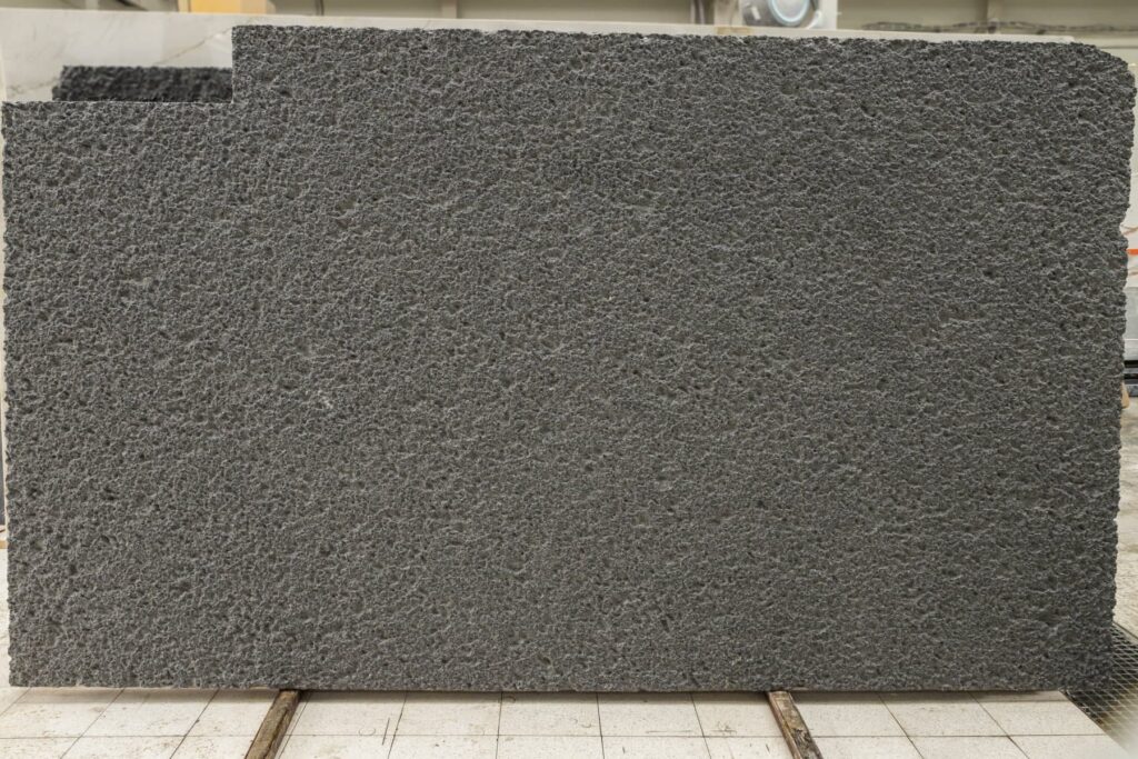 Steel Grey s povrchovou úpravou Rock