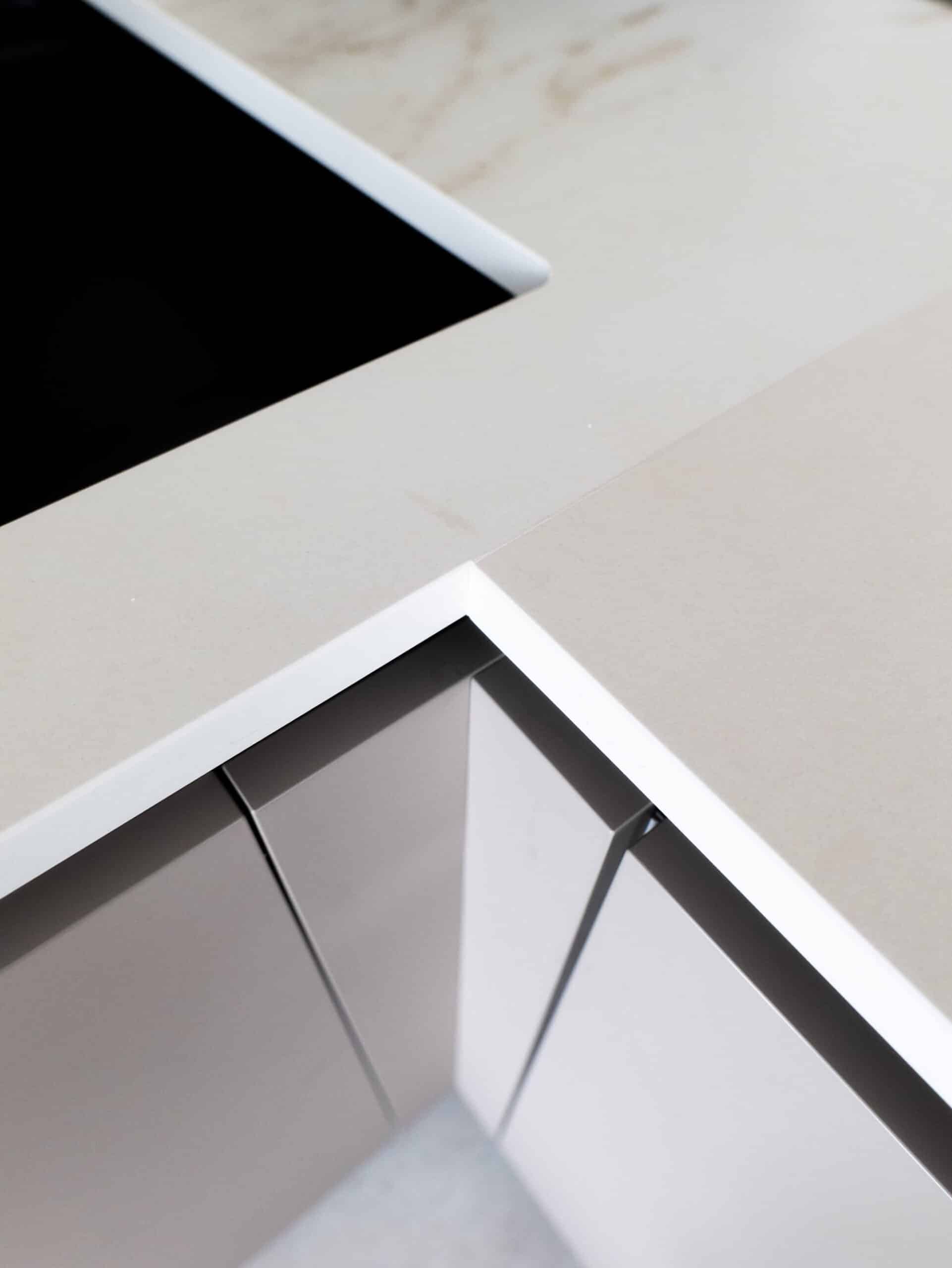 Realizácia - Kuchyňa z DEKTON Rem a schody z Calacatta Brazil