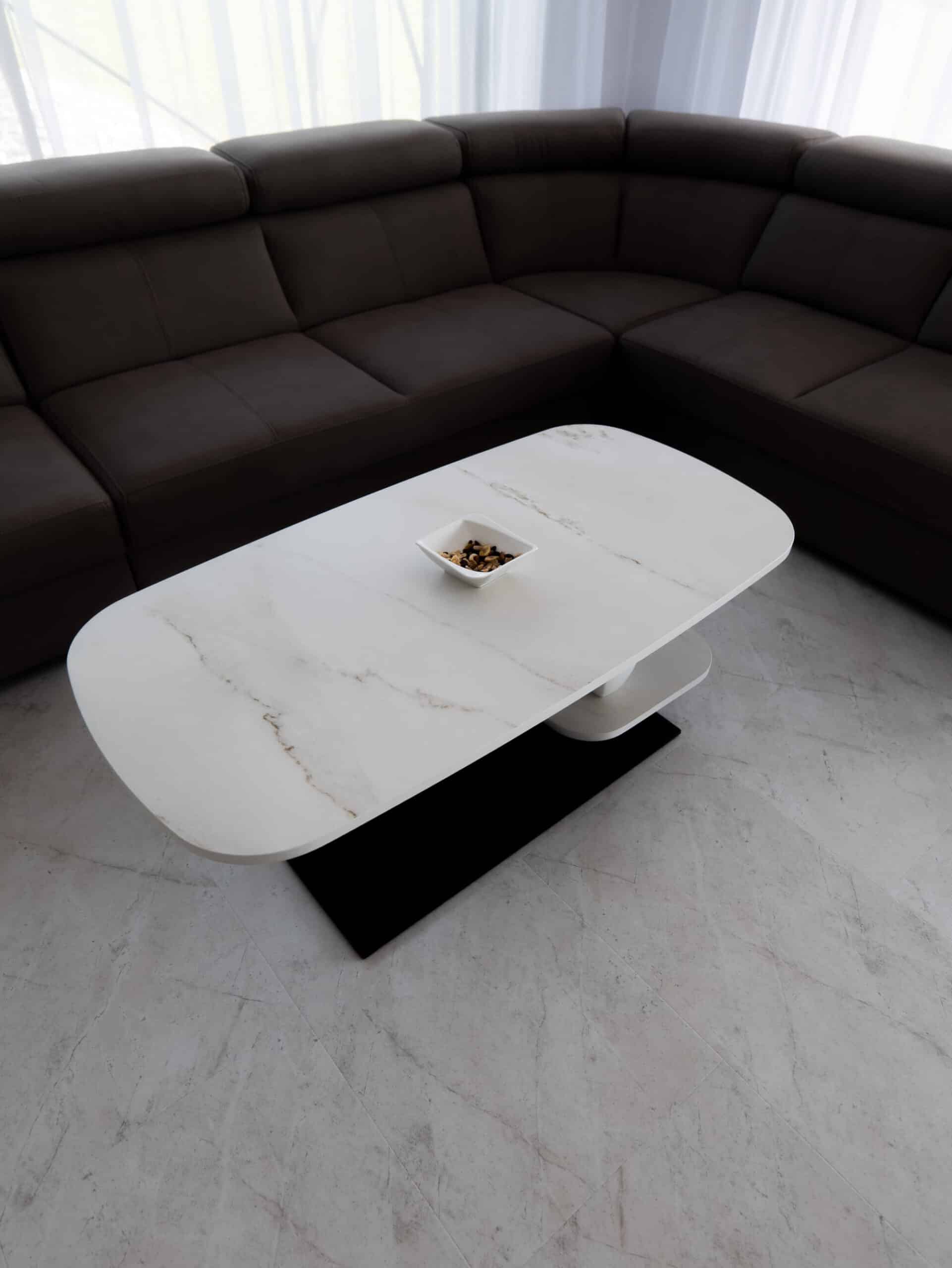 Realizácia - Kuchyňa z DEKTON Rem a schody z Calacatta Brazil